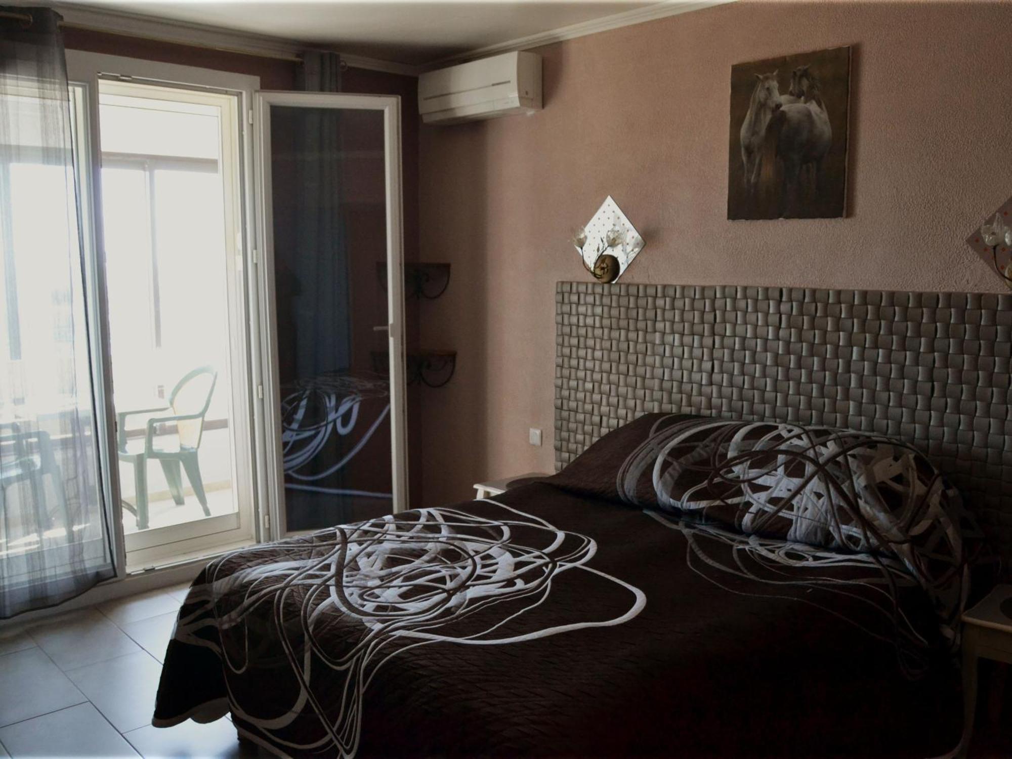 Le Dauphin Bleu Hotel Saintes-Maries-de-la-Mer Quarto foto